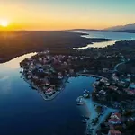 Ferienwohnung-antolica-mit-klimaanlage-150m-vom-meer Apartament Kruševo