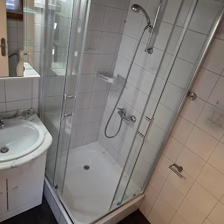 Ferienwohnung-antolica-mit-klimaanlage-150m-vom-meer Kruševo